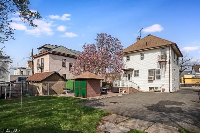 652 54 1St Ave, Elizabeth City, NJ 07202