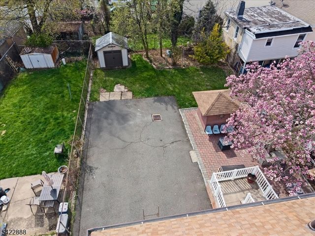 652 54 1St Ave, Elizabeth City, NJ 07202