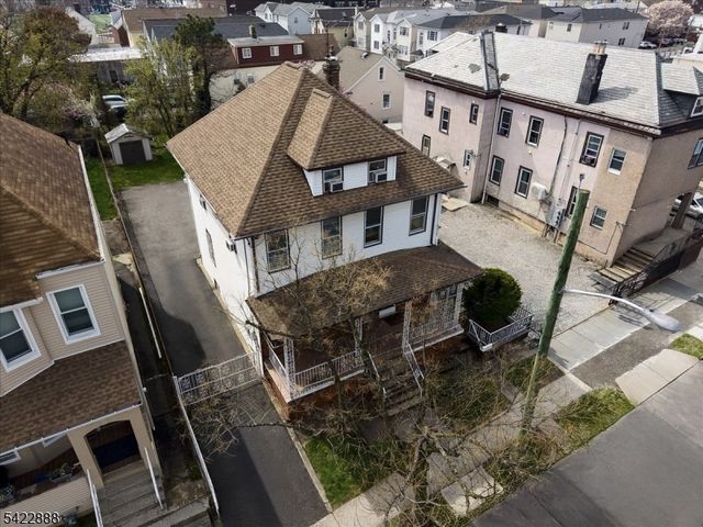 652 54 1St Ave, Elizabeth City, NJ 07202