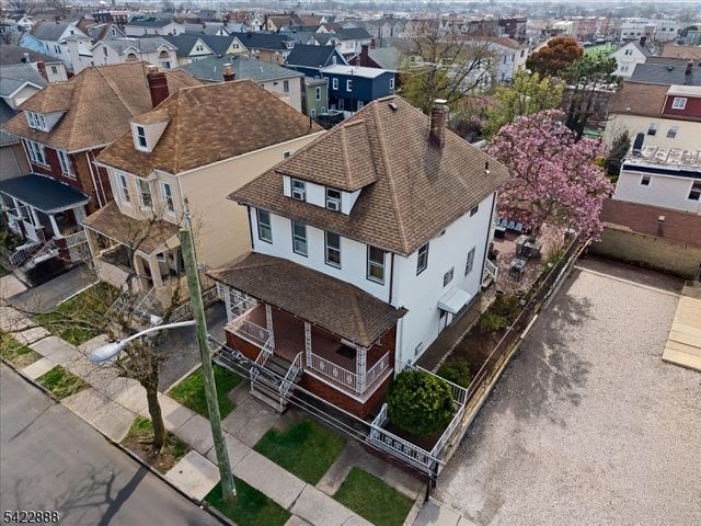 652 54 1St Ave, Elizabeth City, NJ 07202