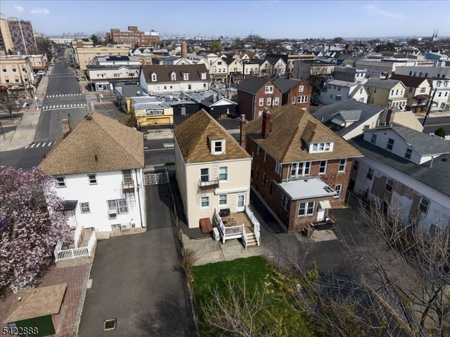 652 54 1St Ave, Elizabeth City, NJ 07202