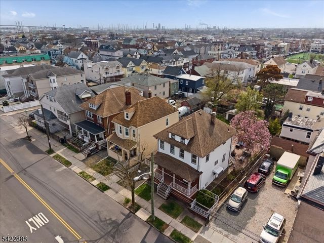 652 54 1St Ave, Elizabeth City, NJ 07202