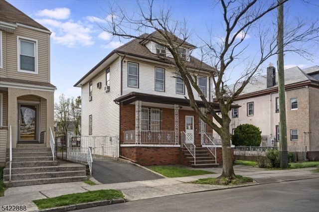 652 54 1St Ave, Elizabeth City, NJ 07202