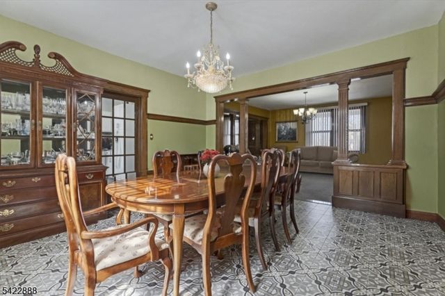 652 54 1St Ave, Elizabeth City, NJ 07202