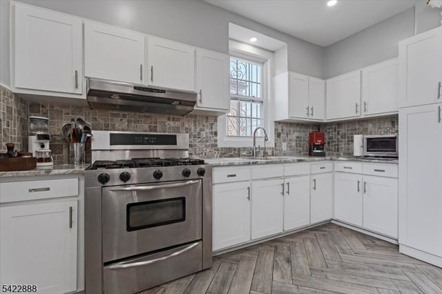 652 54 1St Ave, Elizabeth City, NJ 07202