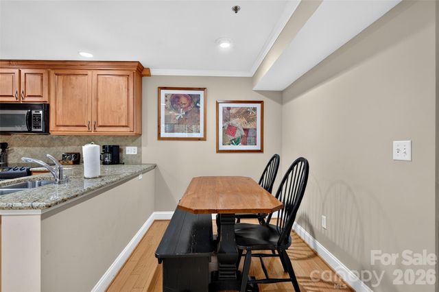 325 Bowling Park Road, Asheville, NC 28803