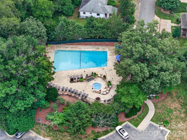 325 Bowling Park Road, Asheville, NC 28803