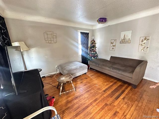 19810 Plainview Avenue, Detroit, MI 48219