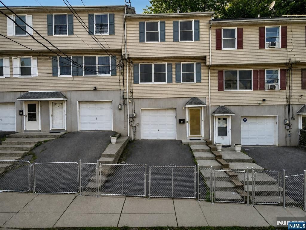 69 4th Street, Paterson, NJ 07522