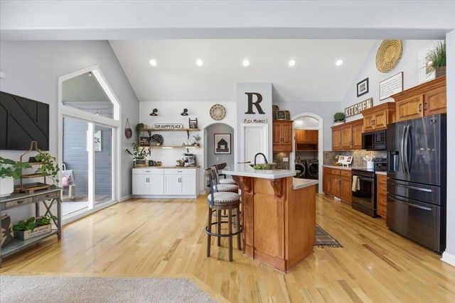 211 PARKWILD Drive, Council Bluffs, IA 51503