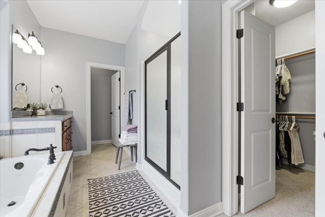 211 PARKWILD Drive, Council Bluffs, IA 51503