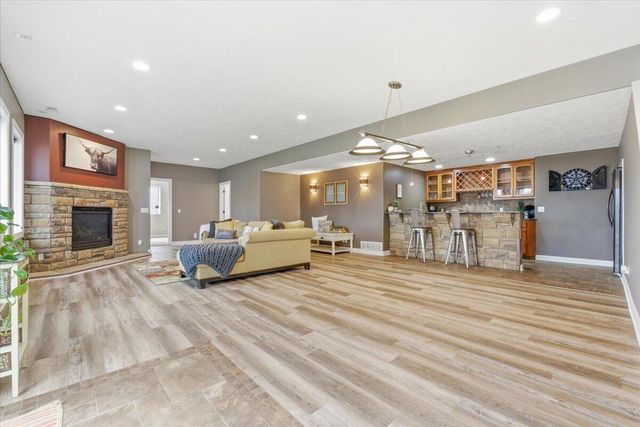 211 PARKWILD Drive, Council Bluffs, IA 51503