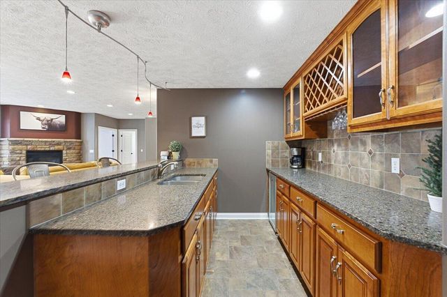 211 PARKWILD Drive, Council Bluffs, IA 51503