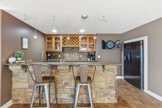 211 PARKWILD Drive, Council Bluffs, IA 51503