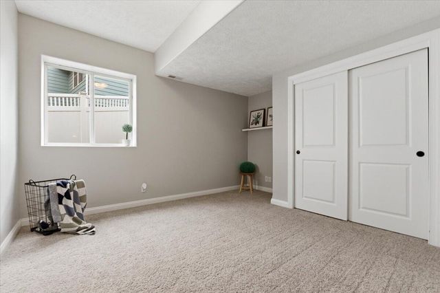 211 PARKWILD Drive, Council Bluffs, IA 51503