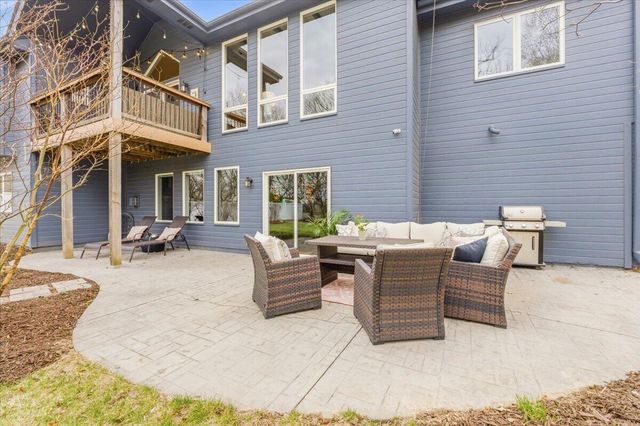 211 PARKWILD Drive, Council Bluffs, IA 51503