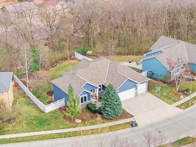 211 PARKWILD Drive, Council Bluffs, IA 51503