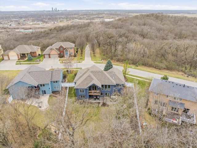 211 PARKWILD Drive, Council Bluffs, IA 51503