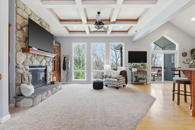 211 PARKWILD Drive, Council Bluffs, IA 51503