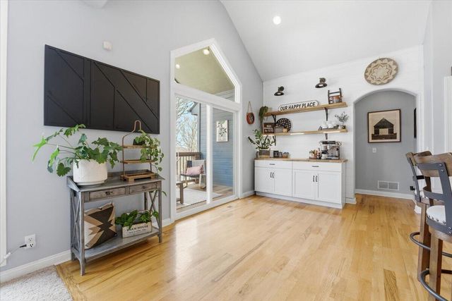 211 PARKWILD Drive, Council Bluffs, IA 51503