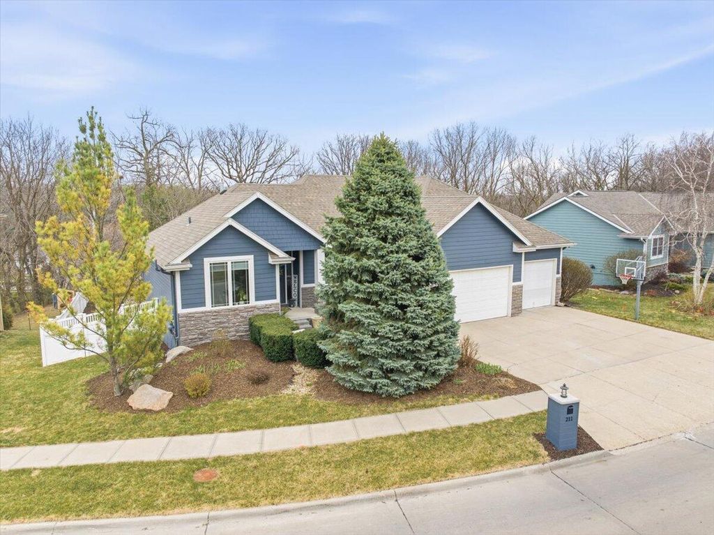 211 PARKWILD Drive, Council Bluffs, IA 51503
