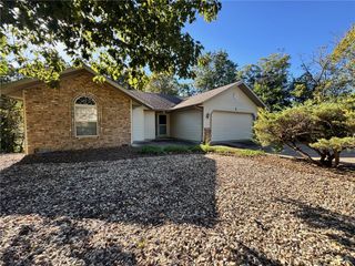 2 Brittany Lane, Bella Vista, AR 72714