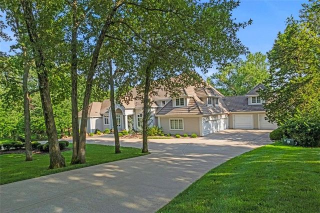 425 NE Saint Andrews Circle, Lee's Summit, MO 64064