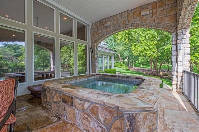 425 NE Saint Andrews Circle, Lee's Summit, MO 64064