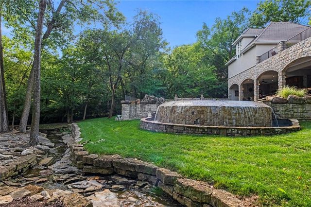 425 NE Saint Andrews Circle, Lee's Summit, MO 64064