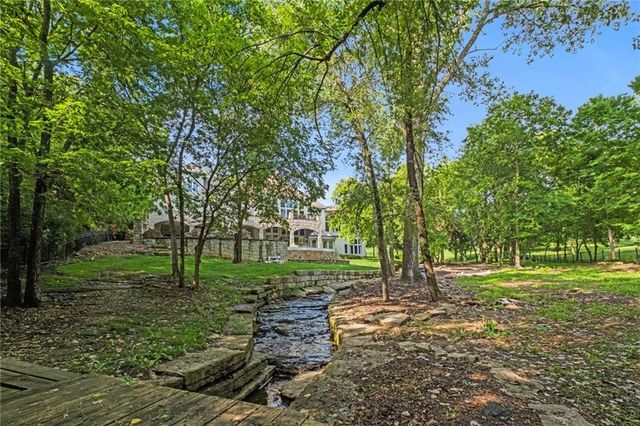 425 NE Saint Andrews Circle, Lee's Summit, MO 64064