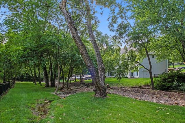 425 NE Saint Andrews Circle, Lee's Summit, MO 64064