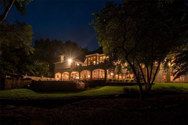 425 NE Saint Andrews Circle, Lee's Summit, MO 64064