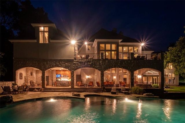 425 NE Saint Andrews Circle, Lee's Summit, MO 64064