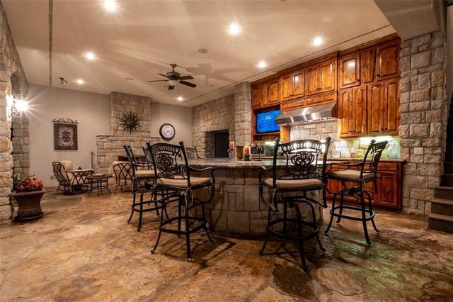 425 NE Saint Andrews Circle, Lee's Summit, MO 64064
