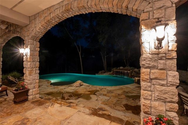 425 NE Saint Andrews Circle, Lee's Summit, MO 64064