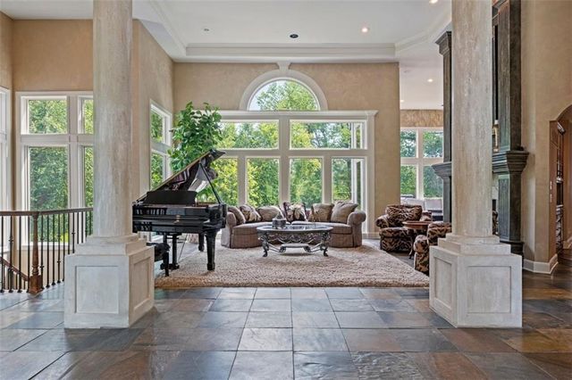 425 NE Saint Andrews Circle, Lee's Summit, MO 64064