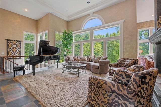 425 NE Saint Andrews Circle, Lee's Summit, MO 64064