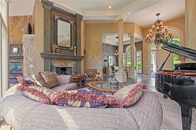 425 NE Saint Andrews Circle, Lee's Summit, MO 64064