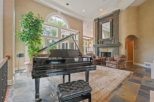 425 NE Saint Andrews Circle, Lee's Summit, MO 64064