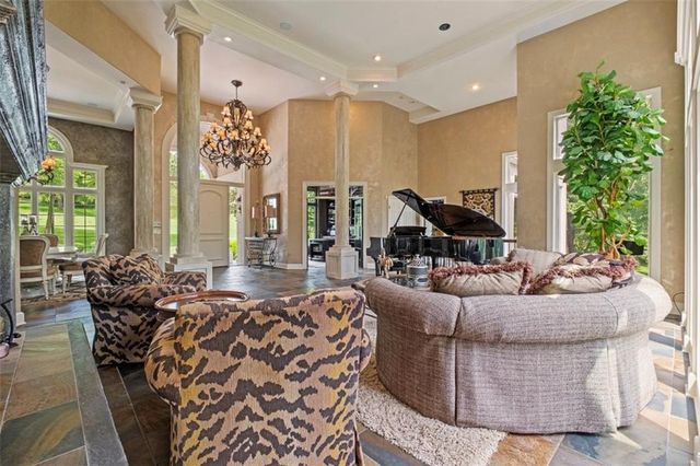 425 NE Saint Andrews Circle, Lee's Summit, MO 64064