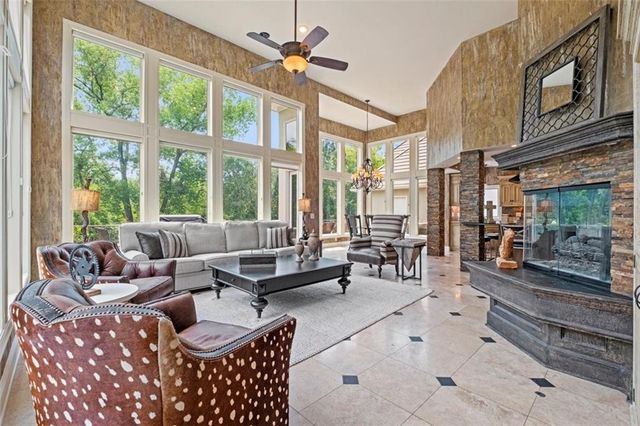 425 NE Saint Andrews Circle, Lee's Summit, MO 64064