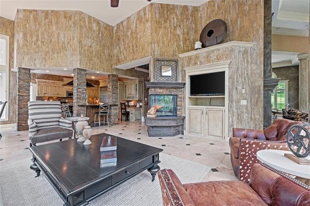 425 NE Saint Andrews Circle, Lee's Summit, MO 64064
