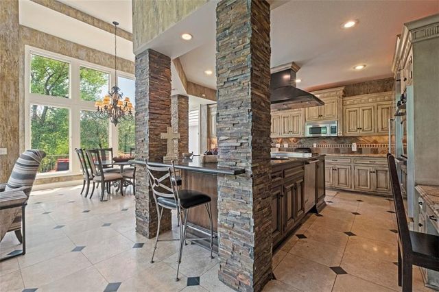 425 NE Saint Andrews Circle, Lee's Summit, MO 64064