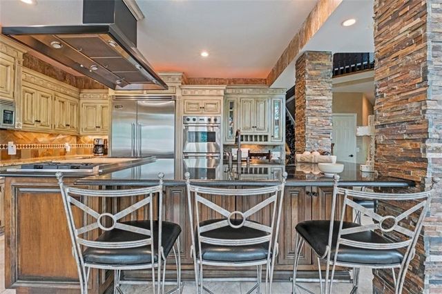 425 NE Saint Andrews Circle, Lee's Summit, MO 64064