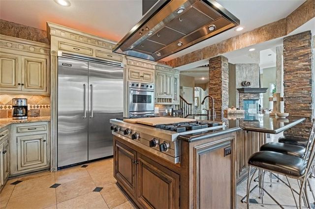 425 NE Saint Andrews Circle, Lee's Summit, MO 64064