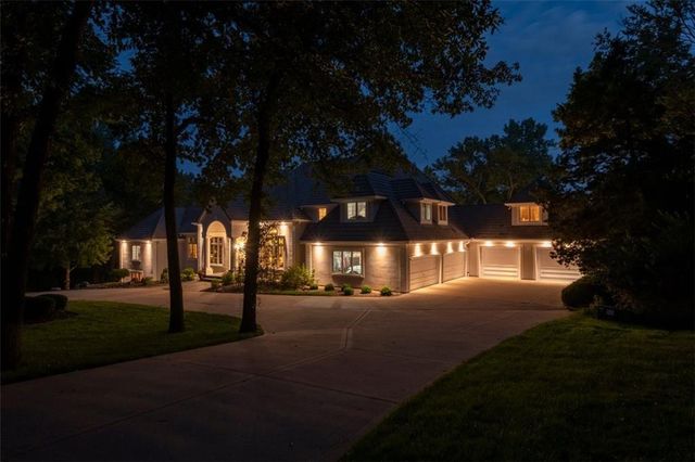 425 NE Saint Andrews Circle, Lee's Summit, MO 64064