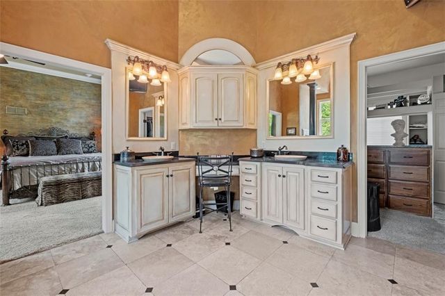 425 NE Saint Andrews Circle, Lee's Summit, MO 64064