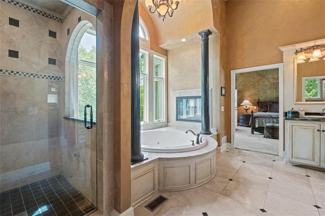 425 NE Saint Andrews Circle, Lee's Summit, MO 64064