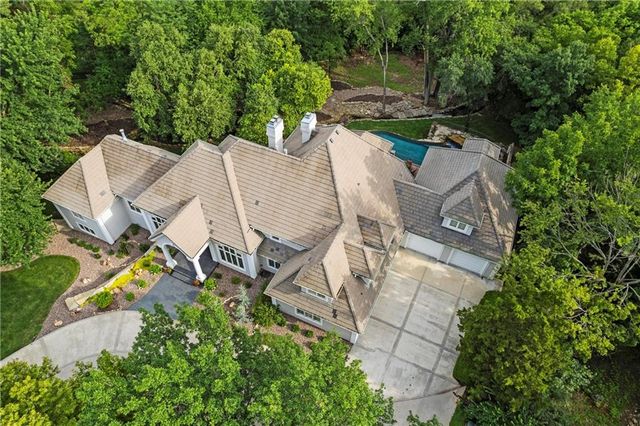 425 NE Saint Andrews Circle, Lee's Summit, MO 64064