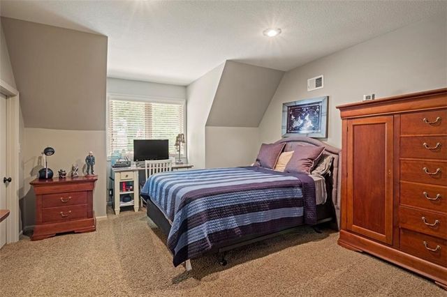 425 NE Saint Andrews Circle, Lee's Summit, MO 64064